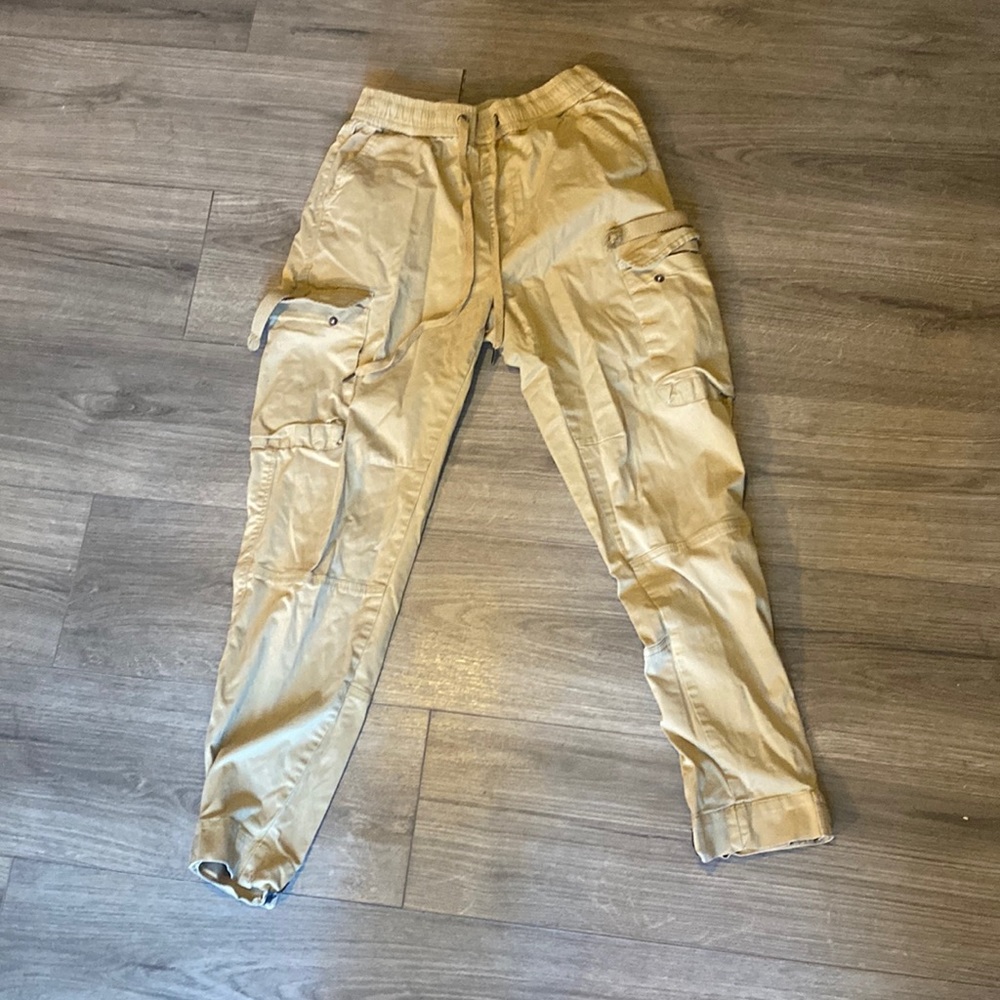 Women’s Cuffed Cargo Pants